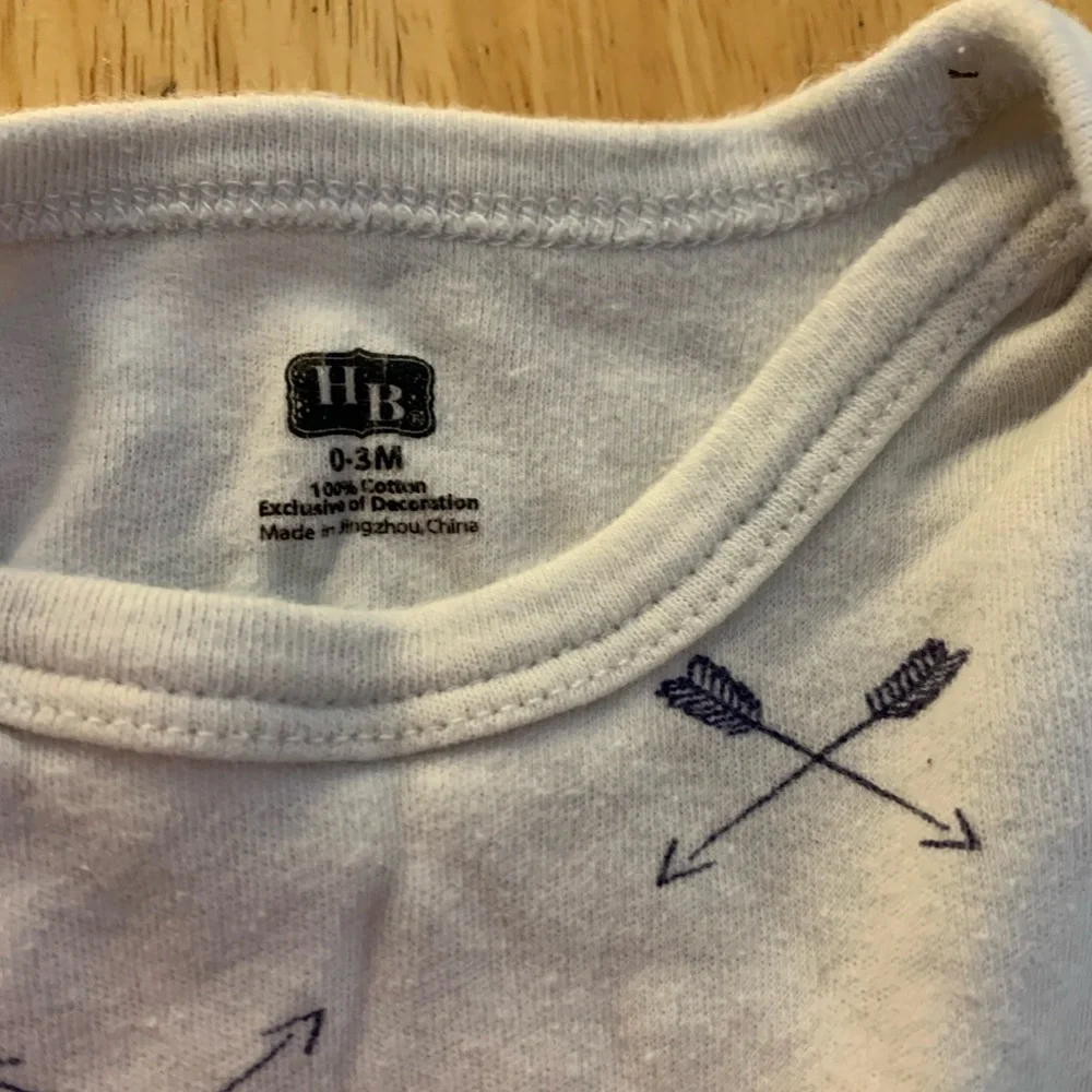 HB soft cotton onesie - Picture 2 of 4